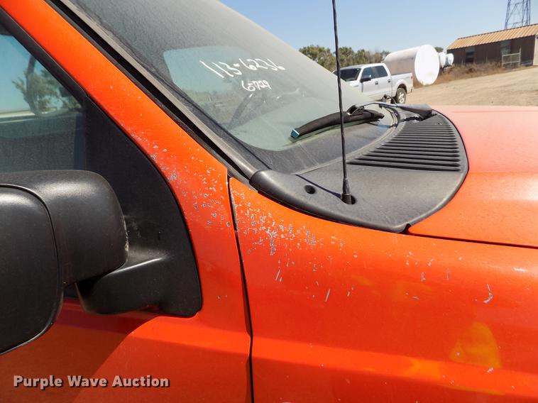 image for item DD5890 2006 Ford F250 Super Duty XL pickup truck