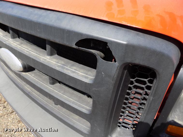 image for item DD5890 2006 Ford F250 Super Duty XL pickup truck