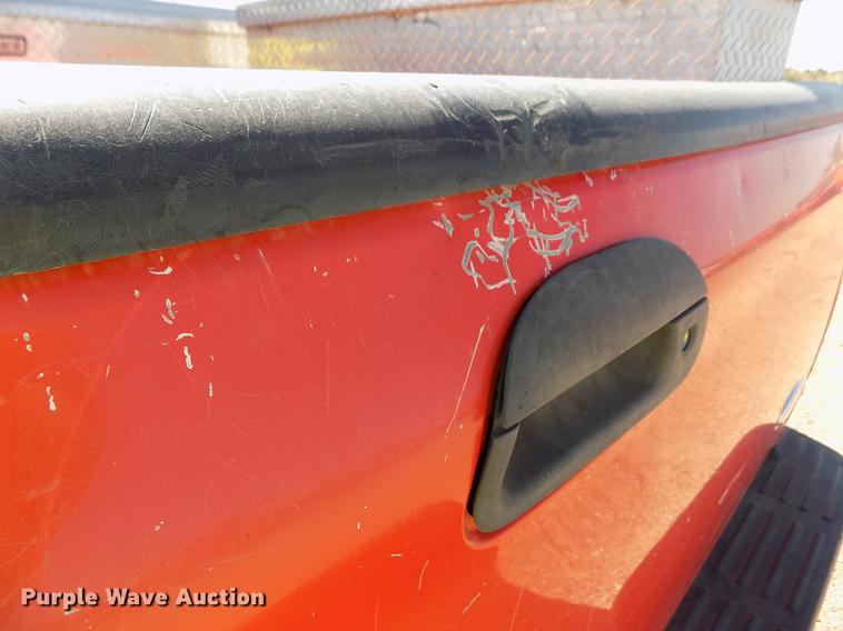 image for item DD5890 2006 Ford F250 Super Duty XL pickup truck