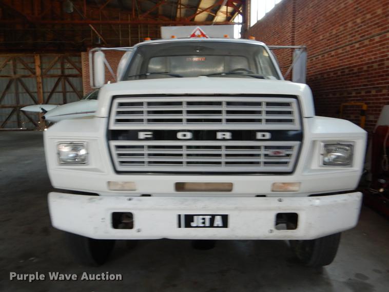 image for item DE1761 1980 Ford F600 jet fuel truck