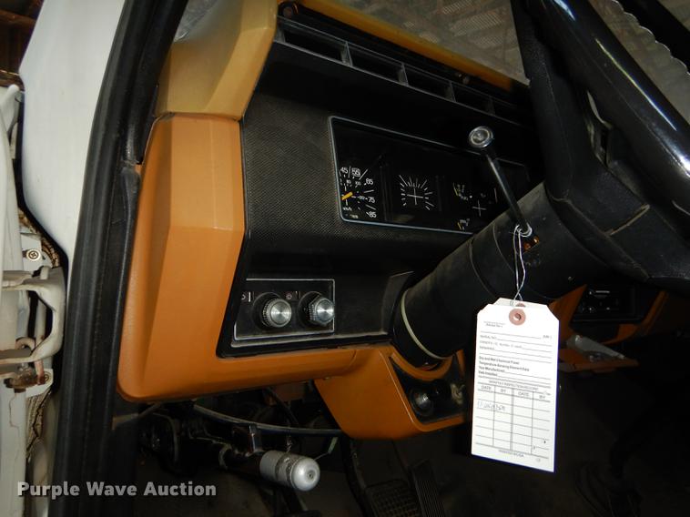 image for item DE1761 1980 Ford F600 jet fuel truck