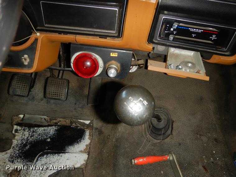 image for item DE1761 1980 Ford F600 jet fuel truck