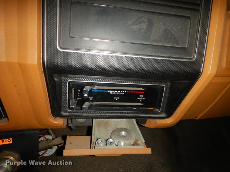 image for item DE1761 1980 Ford F600 jet fuel truck