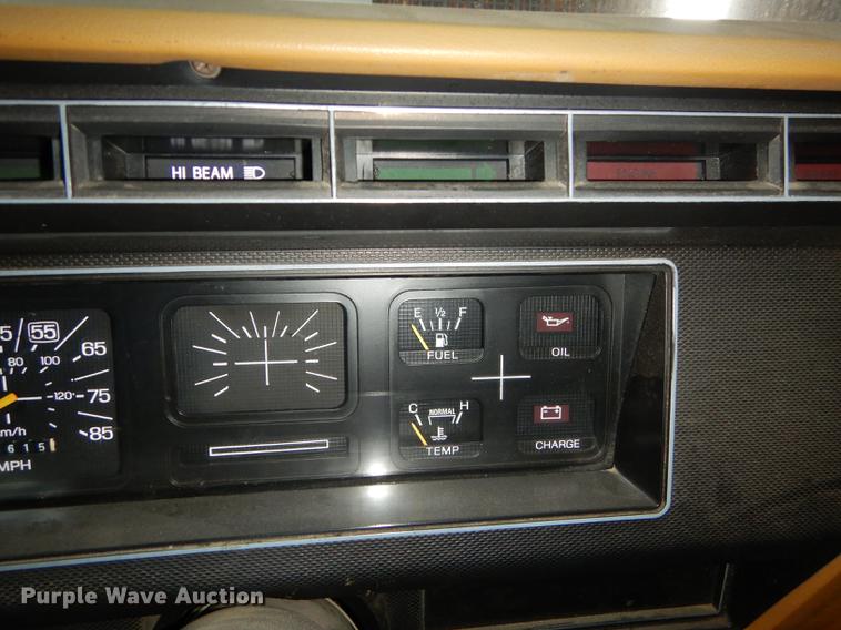 image for item DE1761 1980 Ford F600 jet fuel truck