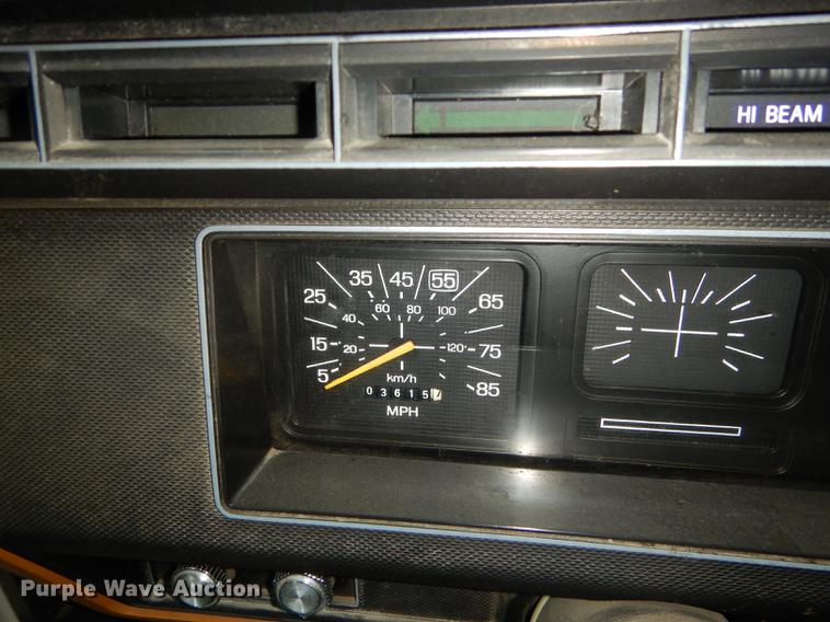 image for item DE1761 1980 Ford F600 jet fuel truck