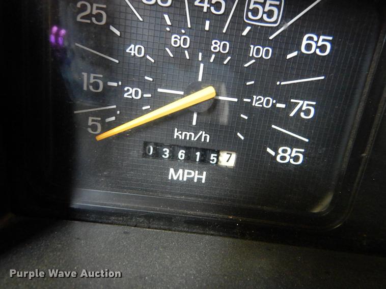 image for item DE1761 1980 Ford F600 jet fuel truck