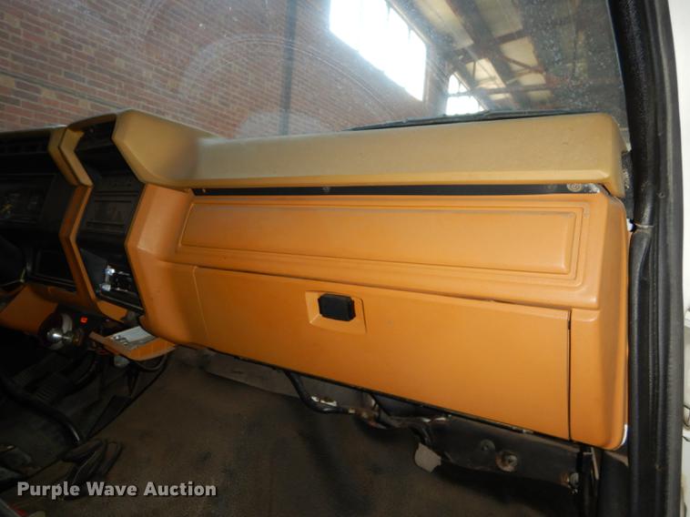 image for item DE1761 1980 Ford F600 jet fuel truck