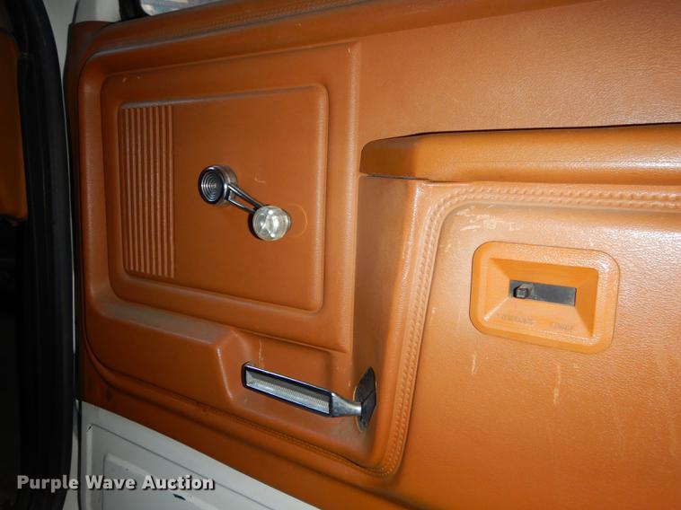 image for item DE1761 1980 Ford F600 jet fuel truck