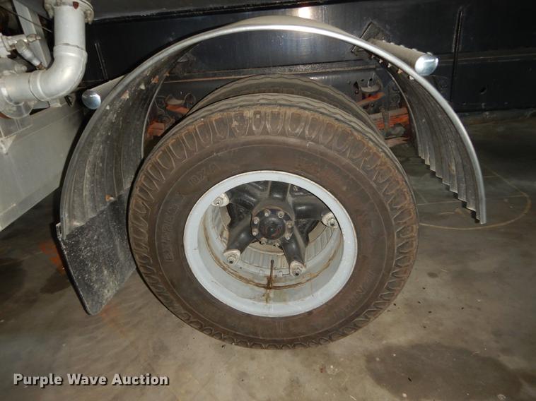 image for item DE1761 1980 Ford F600 jet fuel truck