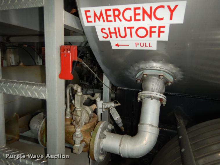 image for item DE1761 1980 Ford F600 jet fuel truck