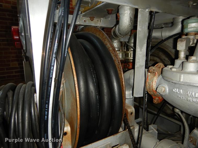 image for item DE1761 1980 Ford F600 jet fuel truck