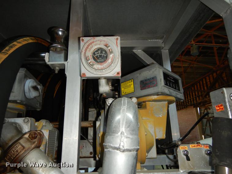 image for item DE1761 1980 Ford F600 jet fuel truck