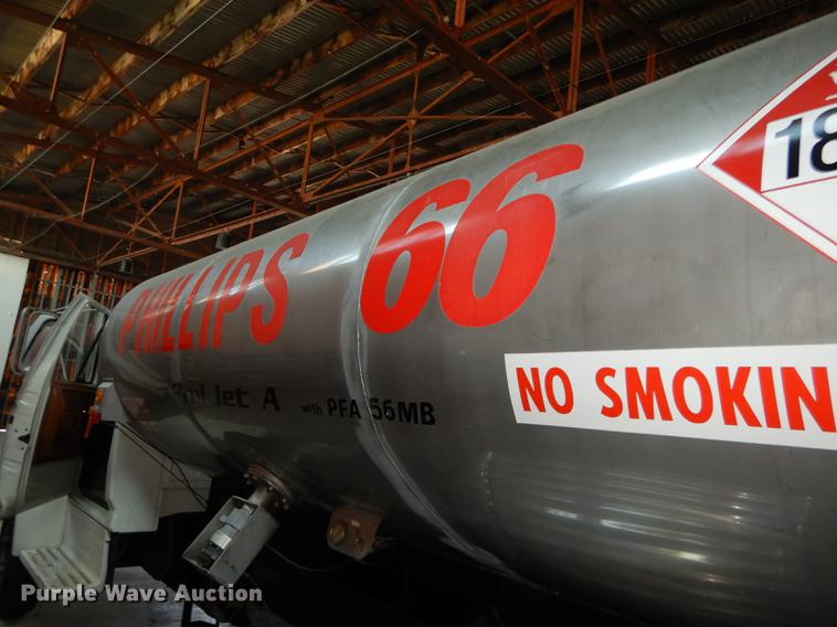 image for item DE1761 1980 Ford F600 jet fuel truck