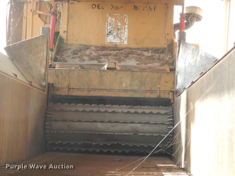 image for item DE1787 2002 Bandit 3680 Beast horizontal recycler/grinder