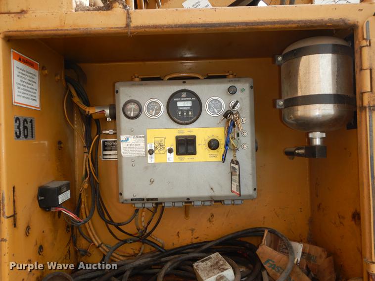 image for item DE1787 2002 Bandit 3680 Beast horizontal recycler/grinder