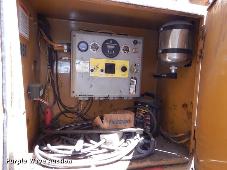 image for item DE1787 2002 Bandit 3680 Beast horizontal recycler/grinder