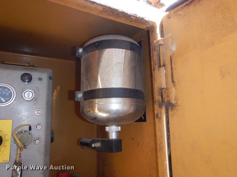 image for item DE1787 2002 Bandit 3680 Beast horizontal recycler/grinder