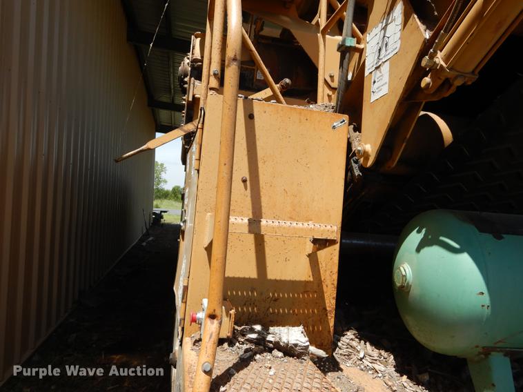 image for item DE1787 2002 Bandit 3680 Beast horizontal recycler/grinder