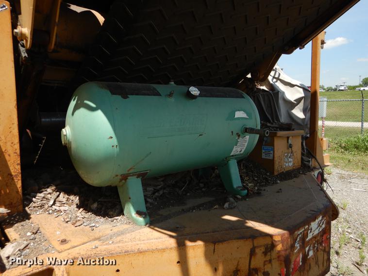 image for item DE1787 2002 Bandit 3680 Beast horizontal recycler/grinder