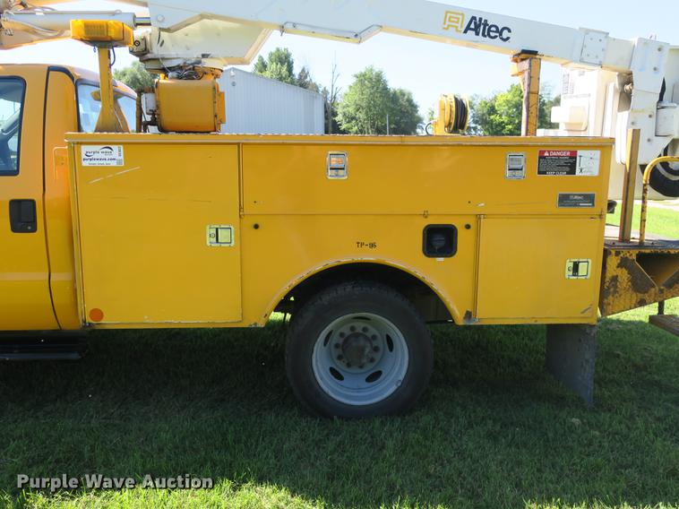 image for item DE3822 2007 Ford F550 bucket truck