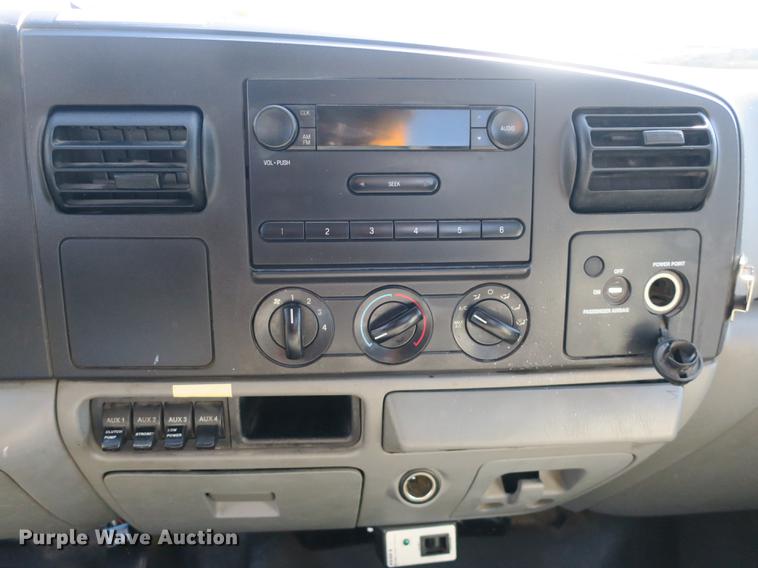 image for item DE3822 2007 Ford F550 bucket truck