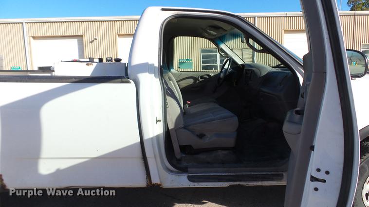image for item DE4908 2000 Ford F150 pickup truck