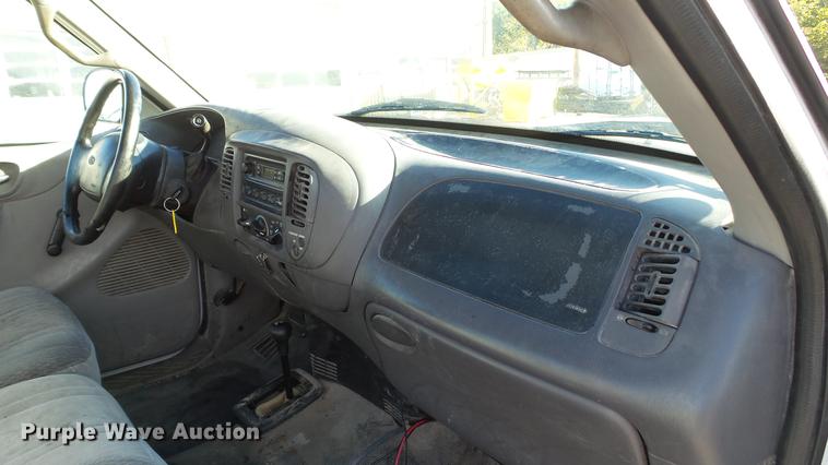 image for item DE4908 2000 Ford F150 pickup truck