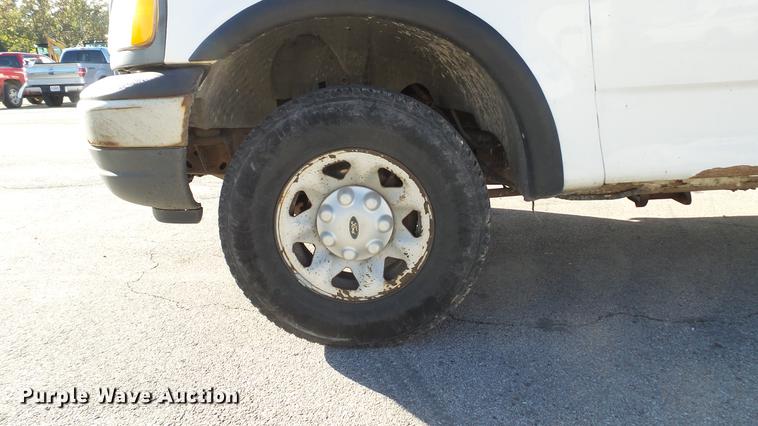 image for item DE4908 2000 Ford F150 pickup truck