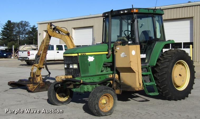 image for item DE4909 2000 John Deere 7210 tractor