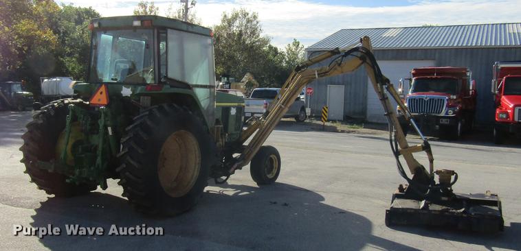 image for item DE4909 2000 John Deere 7210 tractor