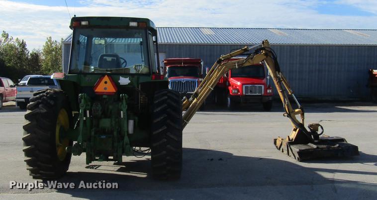 image for item DE4909 2000 John Deere 7210 tractor