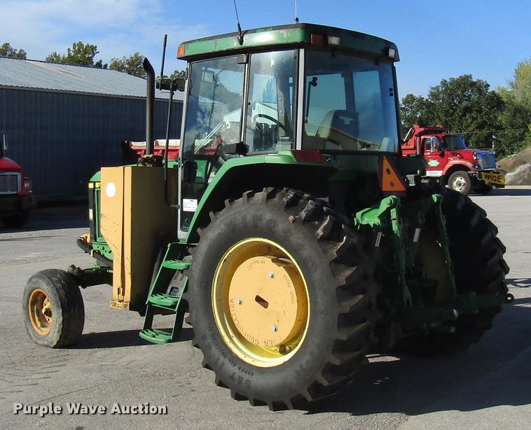 image for item DE4909 2000 John Deere 7210 tractor