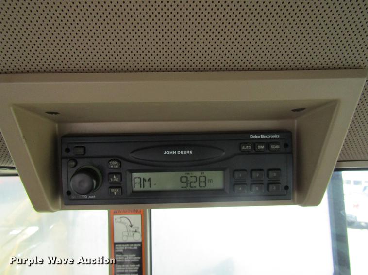 image for item DE4909 2000 John Deere 7210 tractor