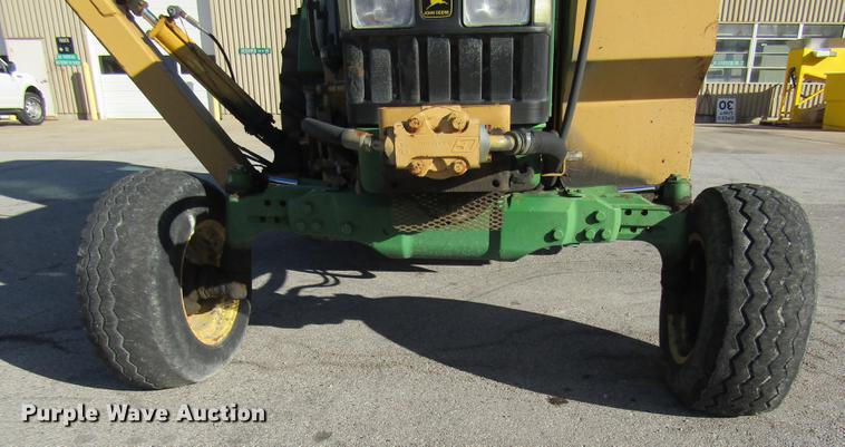 image for item DE4909 2000 John Deere 7210 tractor