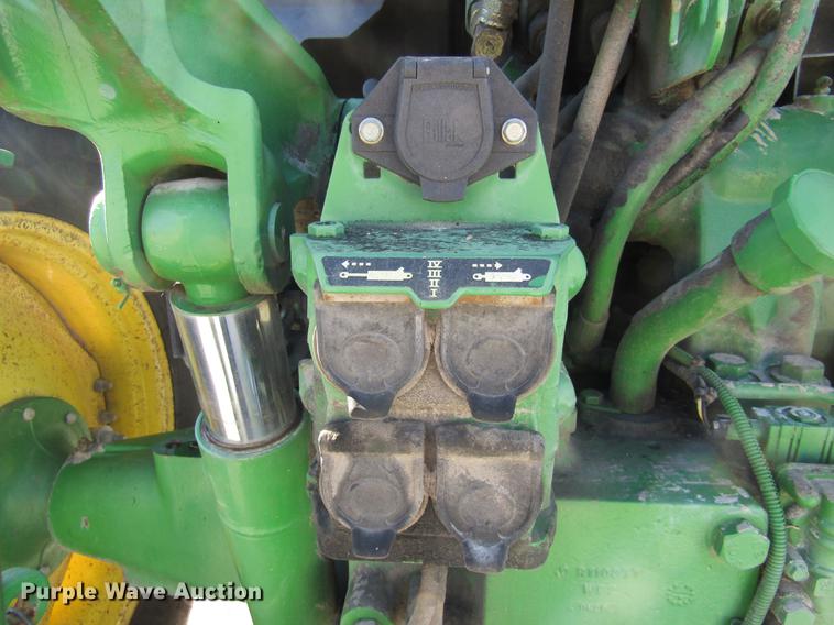image for item DE4909 2000 John Deere 7210 tractor