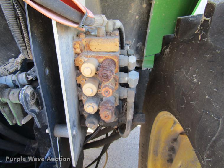 image for item DE4909 2000 John Deere 7210 tractor