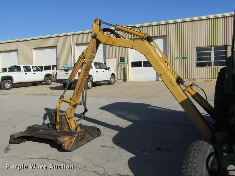 image for item DE4909 2000 John Deere 7210 tractor