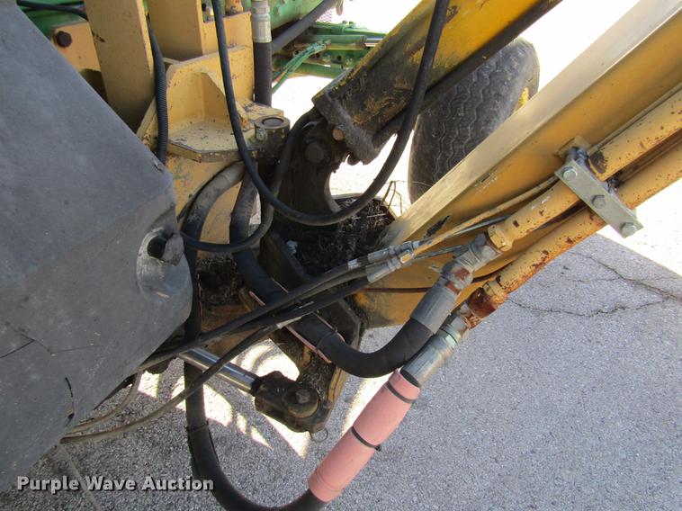 image for item DE4909 2000 John Deere 7210 tractor