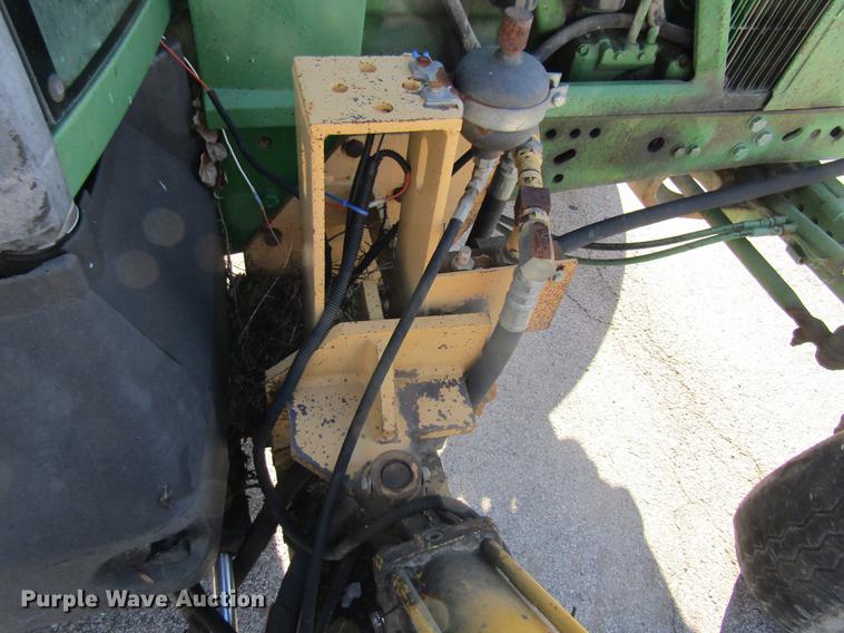 image for item DE4909 2000 John Deere 7210 tractor