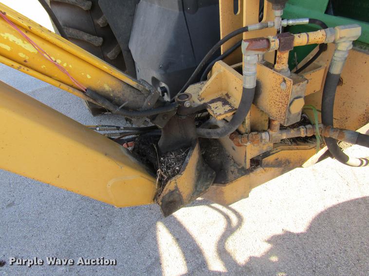 image for item DE4909 2000 John Deere 7210 tractor