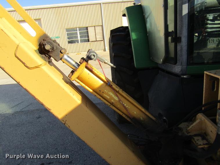 image for item DE4909 2000 John Deere 7210 tractor