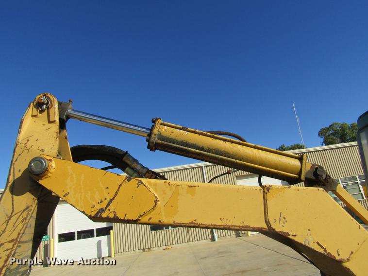 image for item DE4909 2000 John Deere 7210 tractor