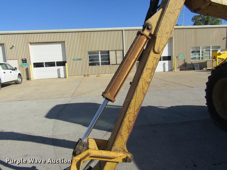 image for item DE4909 2000 John Deere 7210 tractor