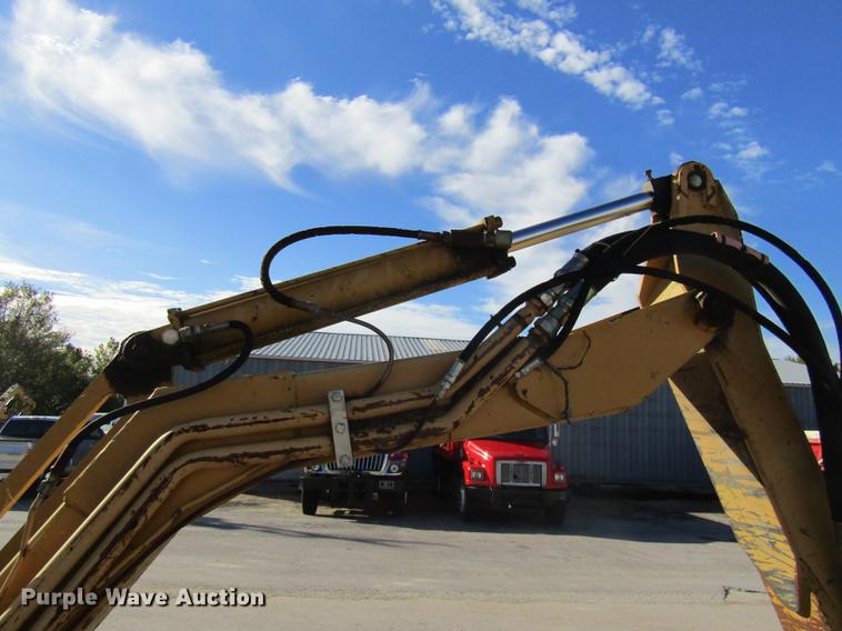 image for item DE4909 2000 John Deere 7210 tractor