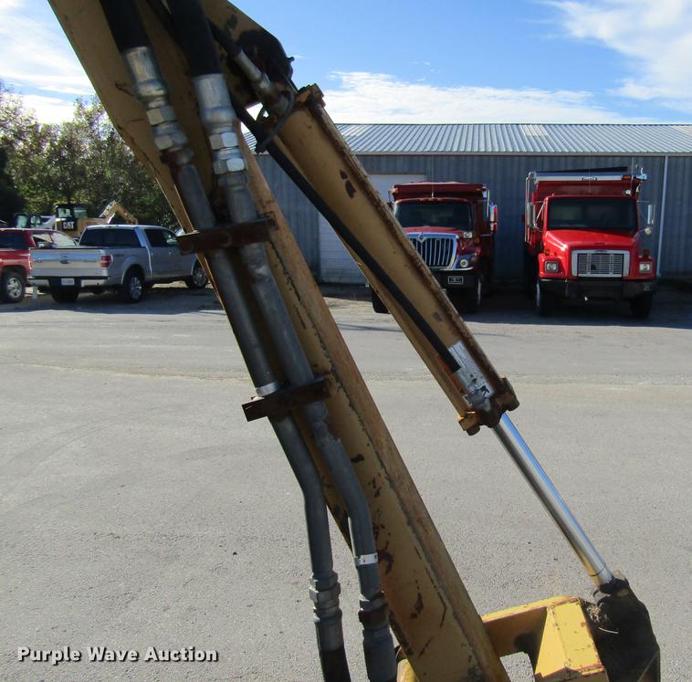 image for item DE4909 2000 John Deere 7210 tractor