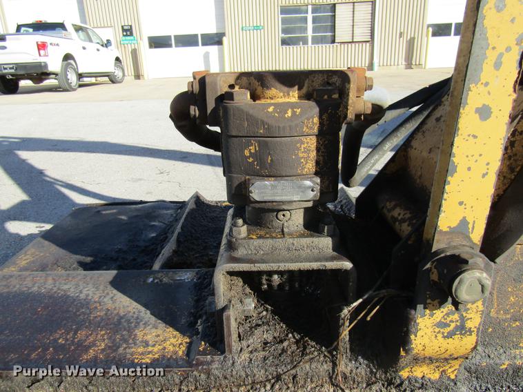 image for item DE4909 2000 John Deere 7210 tractor