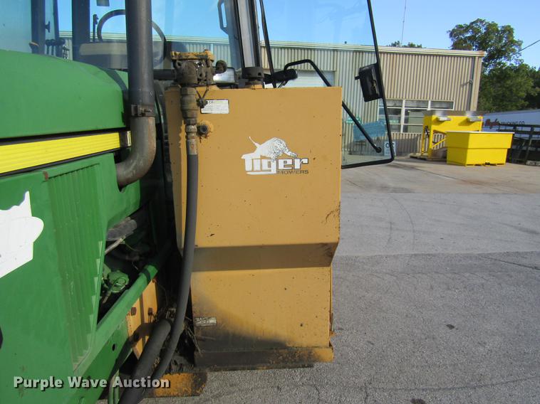 image for item DE4909 2000 John Deere 7210 tractor