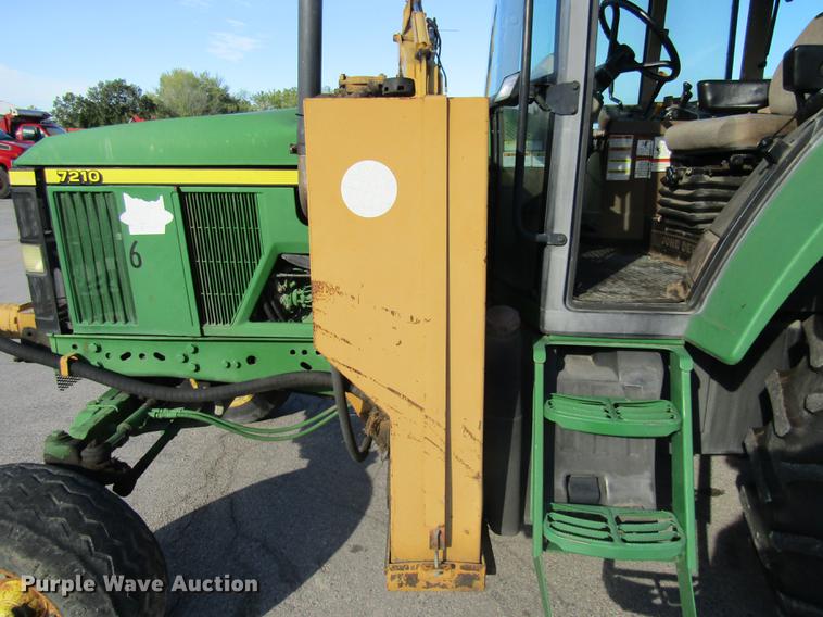 image for item DE4909 2000 John Deere 7210 tractor