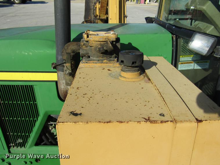 image for item DE4909 2000 John Deere 7210 tractor