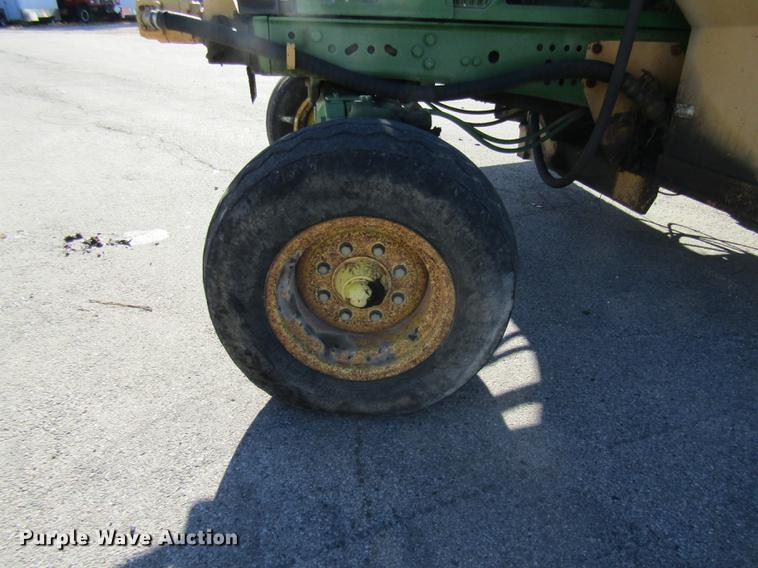 image for item DE4909 2000 John Deere 7210 tractor